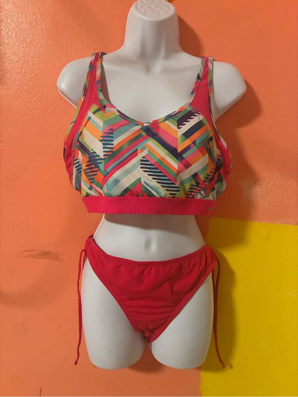 Colorblock Geo Print Sports Bikini Top & Red Tie-Side Bottoms